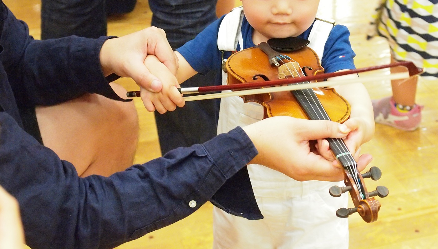 バイオリンは何歳から 2 ３歳から始めないと遅い なんて焦らないで