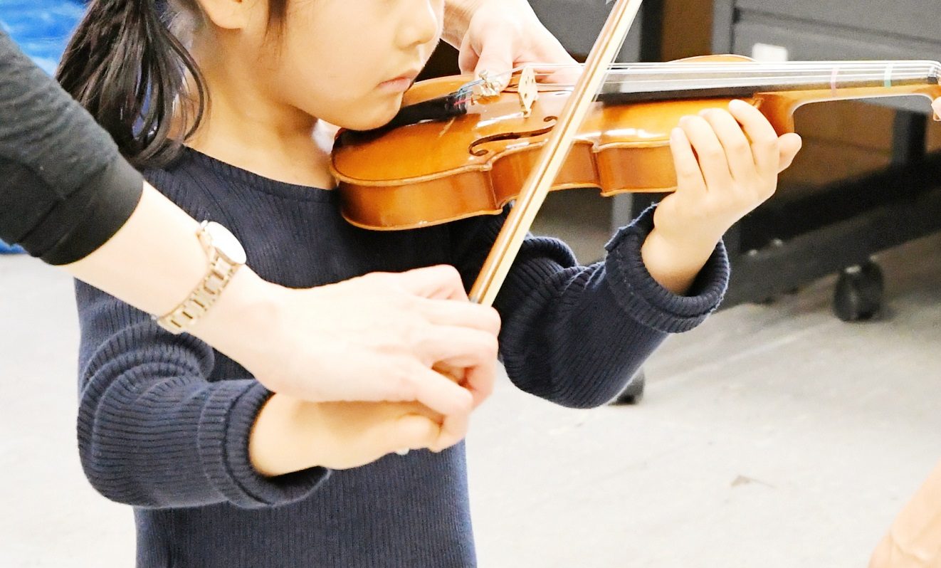 バイオリンは何歳から 2 ３歳から始めないと遅い なんて焦らないで